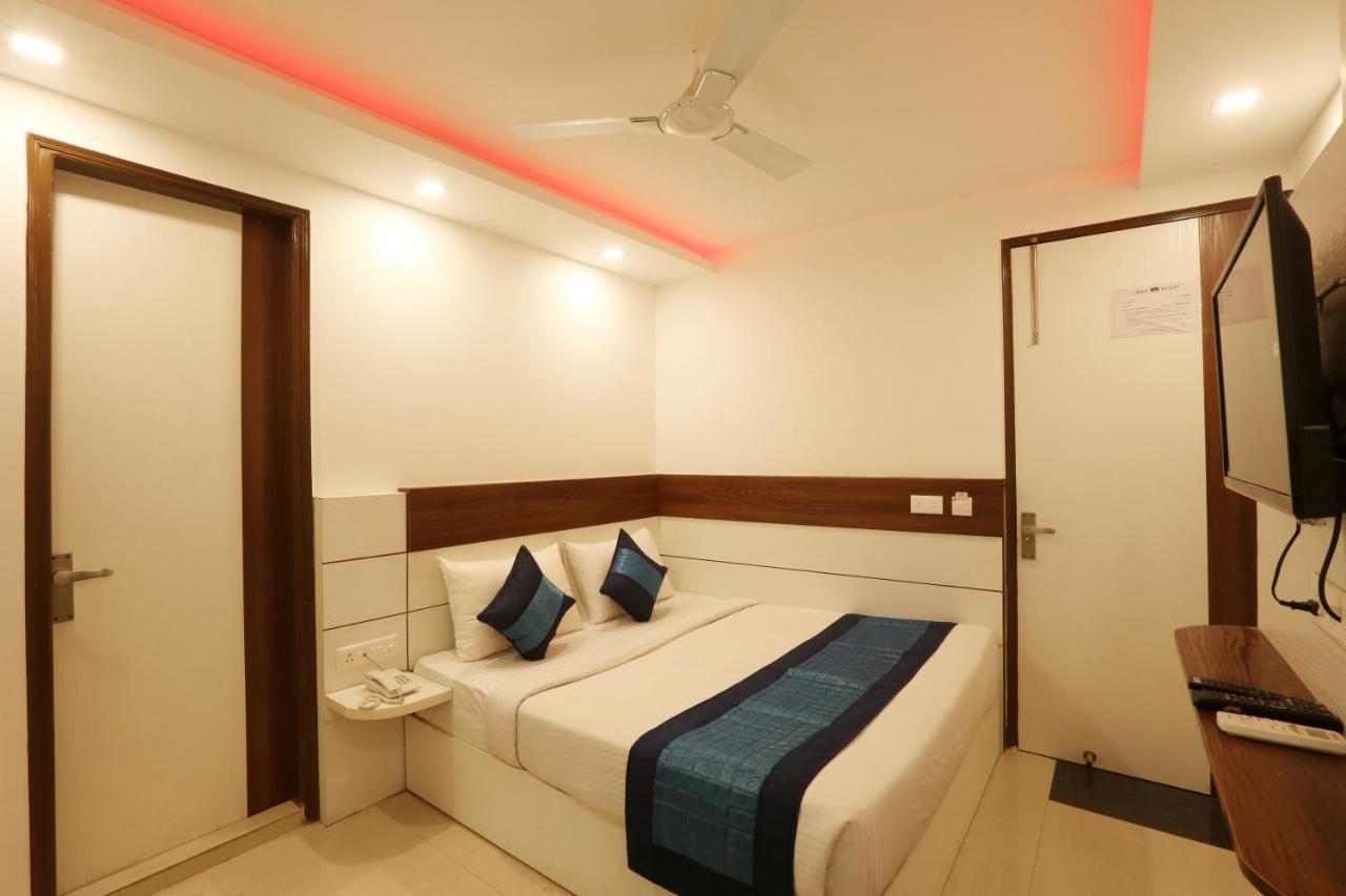 Hotel Ark Wood Nueva Delhi Exterior foto